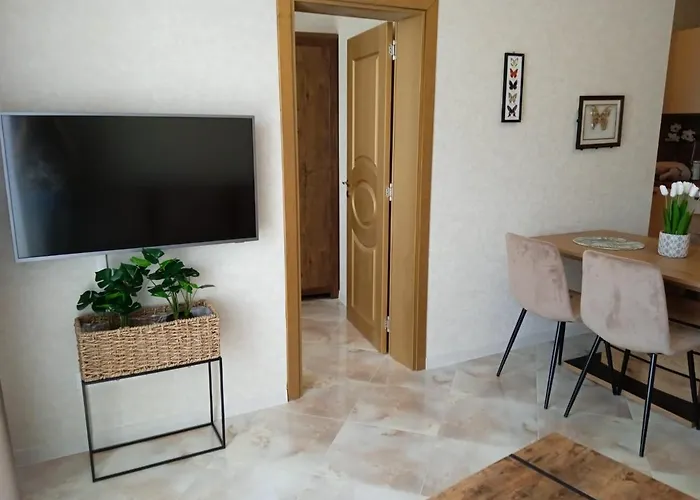 Aphrodite Park Deluxe מלון דירות 3*