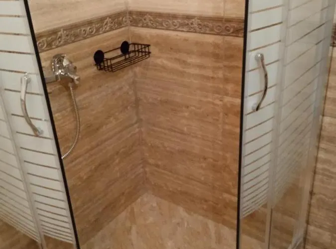 Aphrodite Park Deluxe מלון דירות 3*